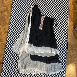 LAMB by Gwen Stefani 100% silk One shoulder billowy blouse